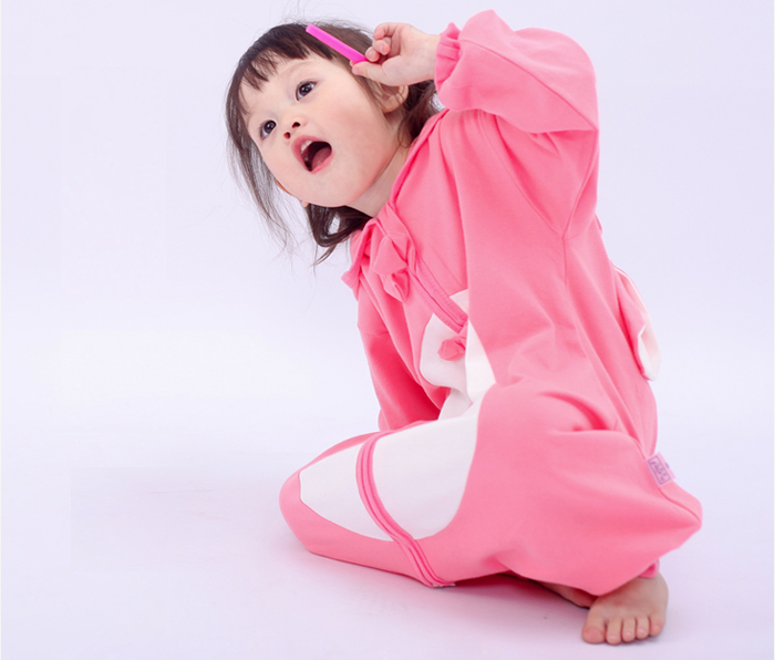 Zipper design of sleepwear is safe and comfortable